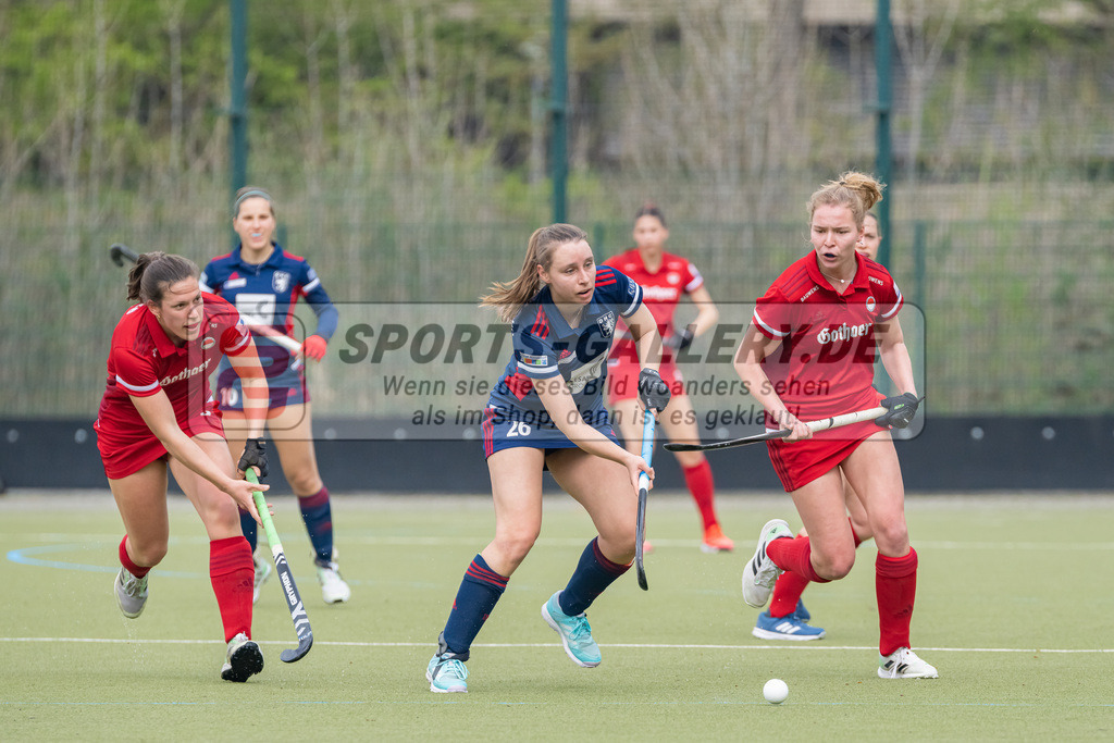HK_20230416_106994 | 1. Bundesliga Damen Düsseldorfer HC - Rot-Weiss Köln am 16.4.2023 DHC Düsseldorf, Düsseldorf , Elisa Gräve ( Düsseldorfer HC #26 ) , Lynn Krings ( Rot-Weiss Köln #19 )