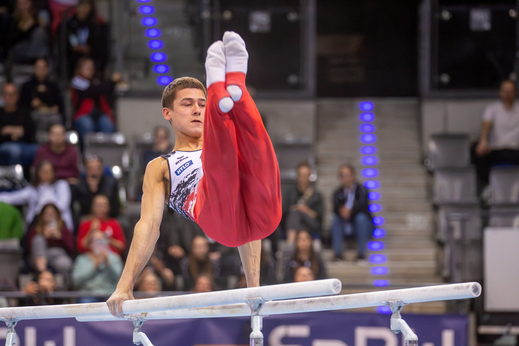 EnBW DTB-Pokal Stuttgart 2025, Mixed Cup***Timo Eder (Deutschland) am Barren | EnBW DTB-Pokal Stuttgart 2025, Mixed Cup***Timo Eder (Deutschland) am Barren - Realisiert mit Pictrs.com