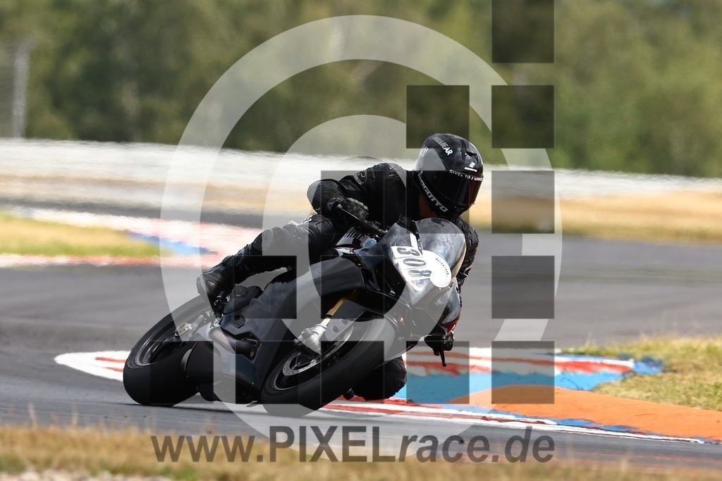 0308-20240724_00640 | Schöne Erinnerungen an spannende Momente - das festzuhalten ist unser Job. PIXELrace.de ist seit 2003 auf den Rennstrecken Europas unterwegs um die Action draußen beim Fahren und die wunderbare Stimmung imm Fahrerlager für euch einzufangen.