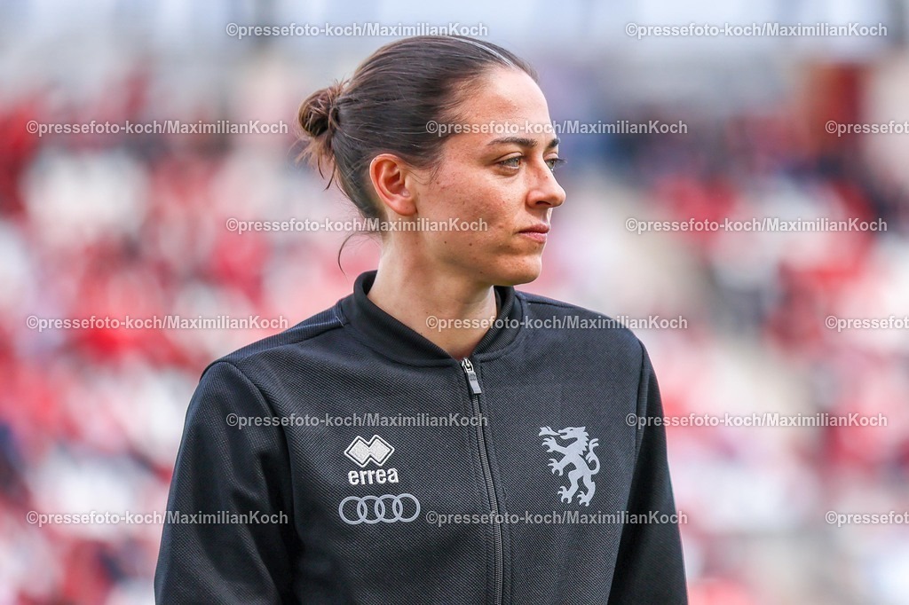 xKWIx11042601015 | 2026.04.11, xkwix, Fußball, 3.Liga, Rot-Weiss Essen -  FC Ingolstadt, Stadion an der Hafenstraße, 33.Spieltag, Saison 2025 / 2026: Sabrina Wittmann (FC Ingolstadt 04 Cheftrainerin) DFB regulations prohibit any use of photographs as image sequences and or quasi-video. Photo: xKamilxWilkowskixPressefotoKochx
