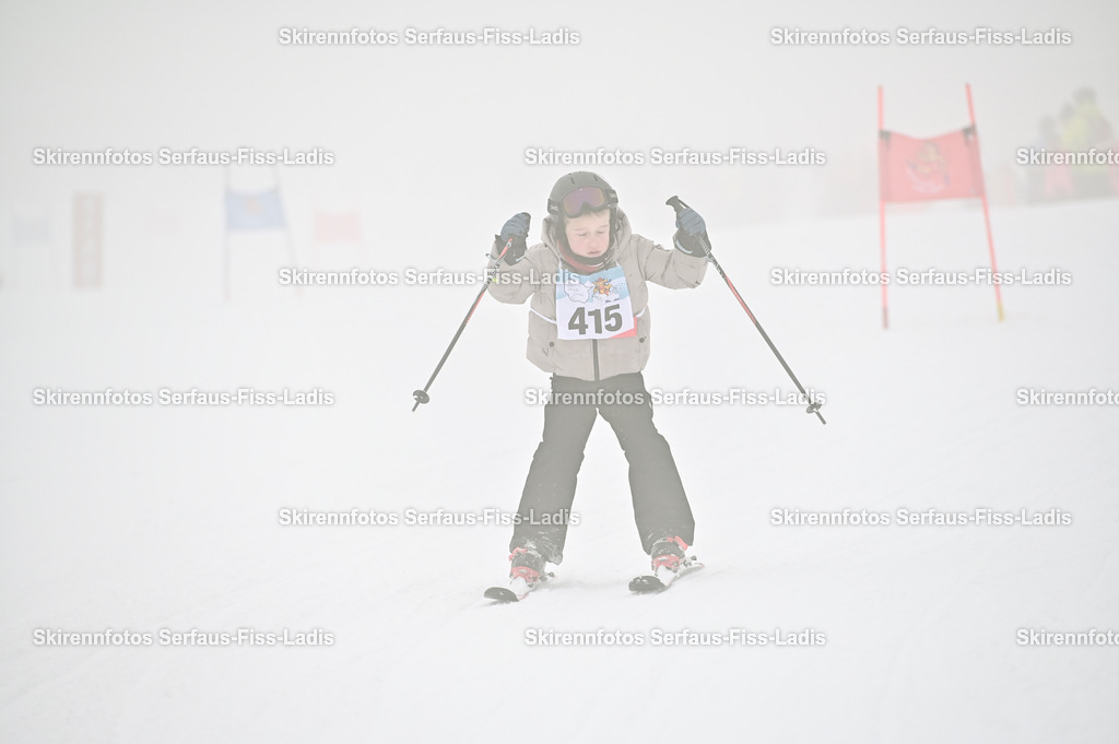 SRF_20.02.2026_0193 | Skirennfotos,Serfaus,Fiss,Ladis,Kinderskirennen,Winter,Tirol,Oberland,skirace,SFL,feelfree,weil wir's genießen,ski,Ski,skifahren,Sonnenplateau, - Realisiert mit Pictrs.com