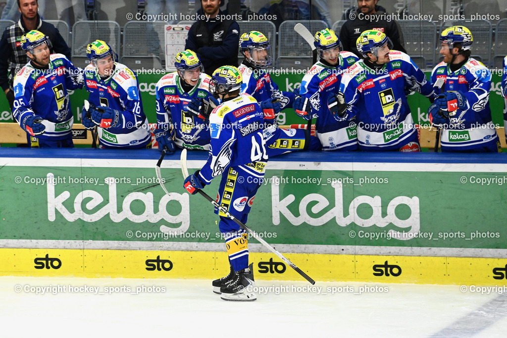 EC IDM Wärmepumpen VSV vs. FTC-TELEKOM JÉGKORONG | Jubel #46 Paul Sintschnig EC VSV, Spielerbank EC VSV, EC IDM Wärmepumpen VSV vs. FTC-TELEKOM JÉGKORONG, EC IDM Wärmepumpen VSV vs. FTC-TELEKOM JÉGKORONG am 19.10.2025 in Villach (Stadthalle Villach), Austria, (Photo by Bernd Stefan)