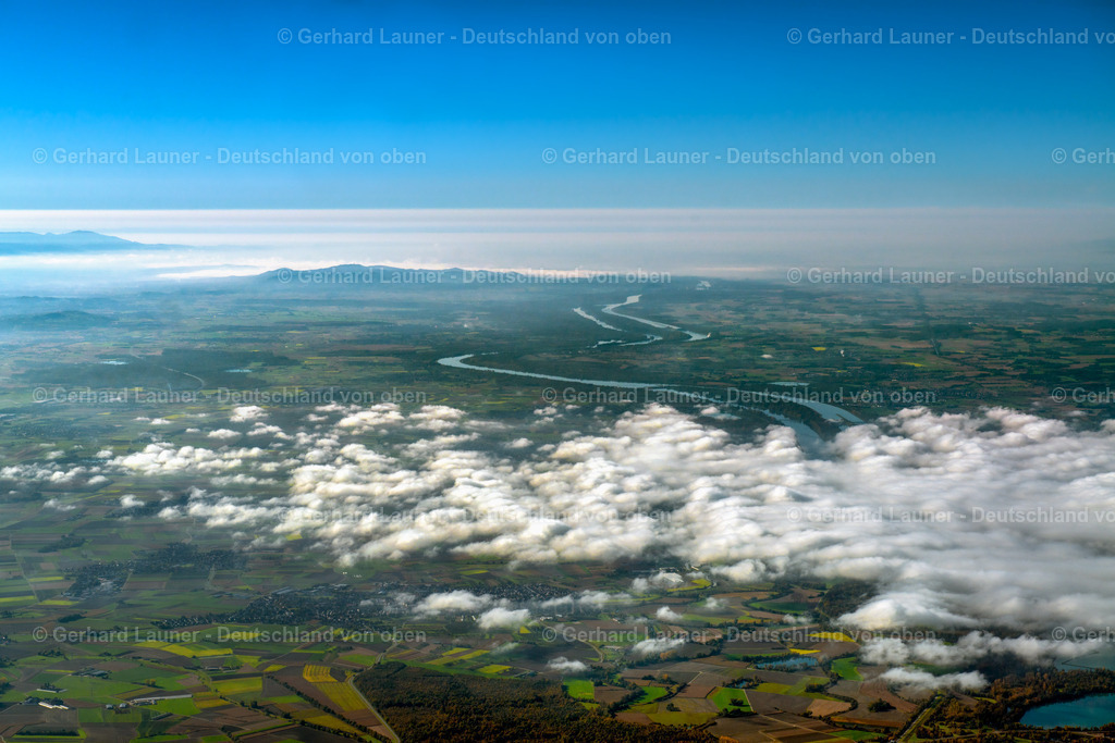 3704367 | Rhein bei Schwanau mit Blick auf Kaiserstuhl und Schwarzwald