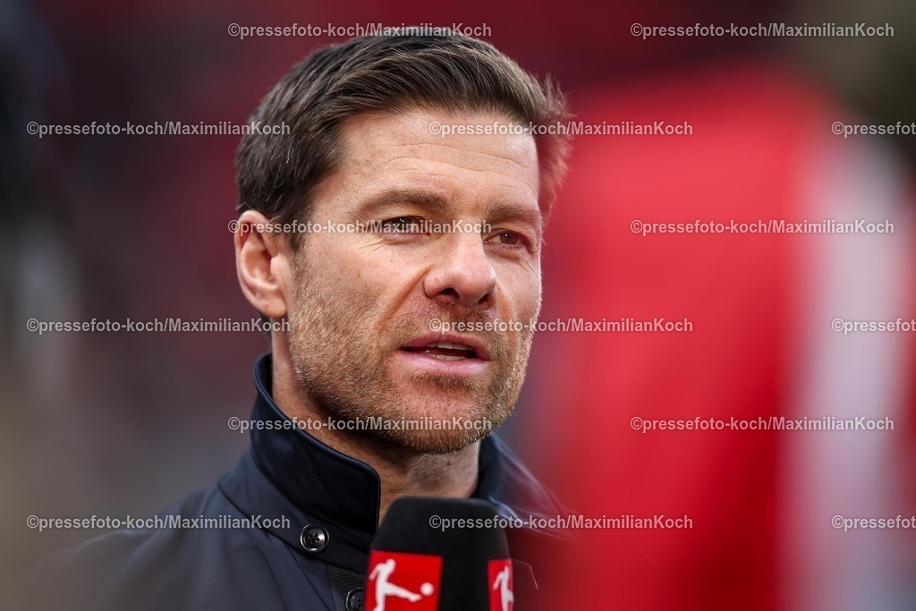 Lev02022501010 | 02.02.2025, Fußball, Bayer 04 Leverkusen - TSG 1899 Hoffenheim, 1. Fußball Bundesliga, 20. Spieltag, BayArena, Saison 2024 2025: Cheftrainer Xabi Alonso (Bayer 04 Leverkusen Trainer)DFB regulations prohibit any use of photographs as image sequences and or quasi-video.