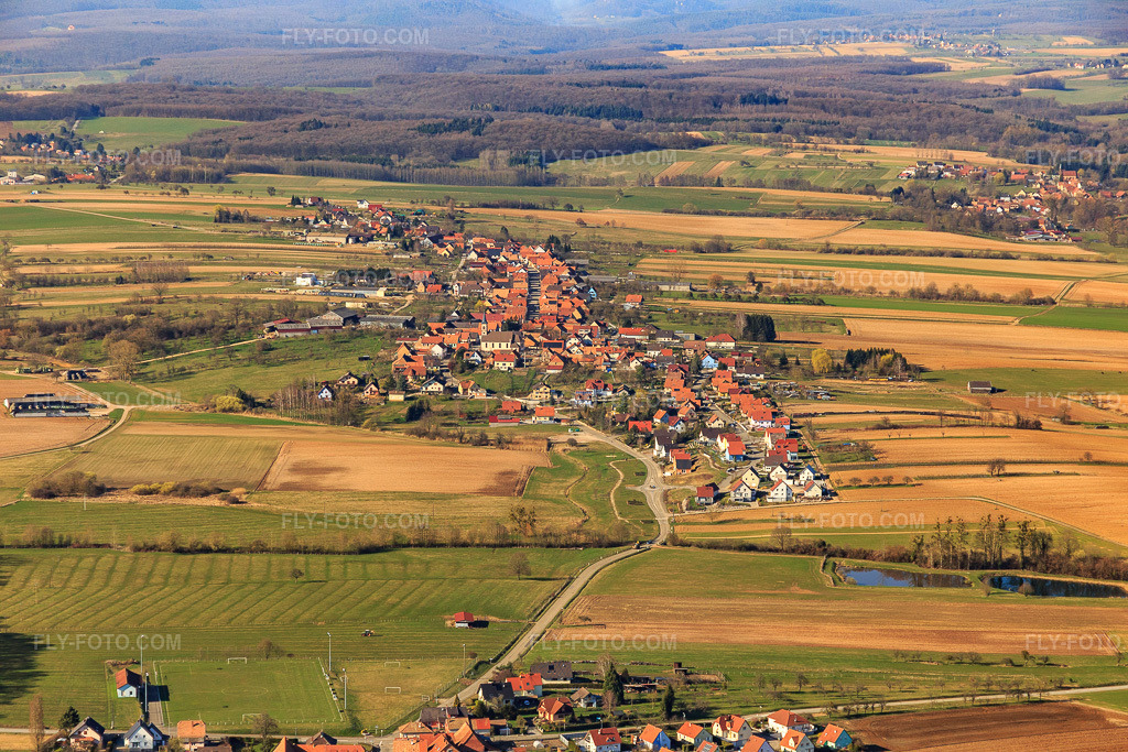 Aerial view: View of the town from the southeast in Forstheim in the state Bas-Rhin, France.Photo: IMG_097471.jpg taken on 03/16/2017 by Werner Riehm/FLY-FOTO.comResolution of the original: 5472 x 3648 px