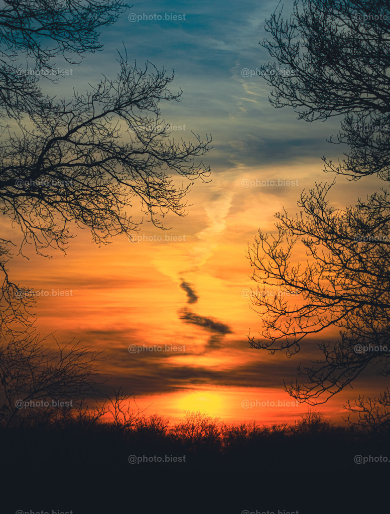 Erloschene Sonne | Ein Sonnenuntergang mit toller Zeichnung am Himmel. - Realisiert mit Pictrs.com