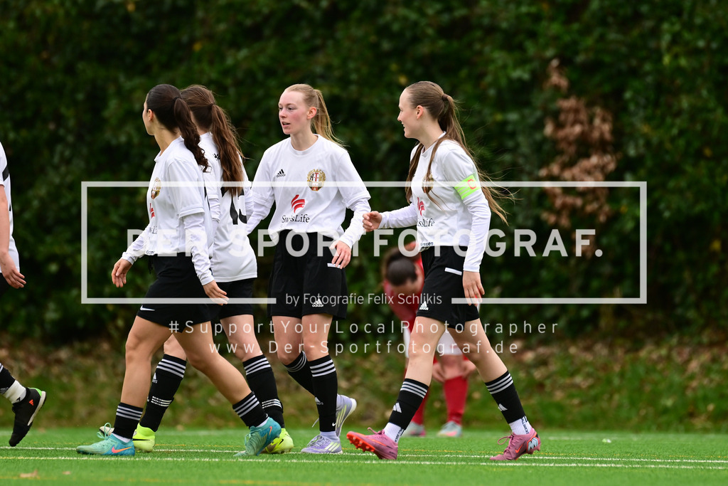 Fußball I Frauen I Saison 2025-2026 I Bezirksliga I 21. Spieltag I Harburger TB - Rahlstedter SC I 166326 | Der Sportfotograf. - Realisiert mit Pictrs.com