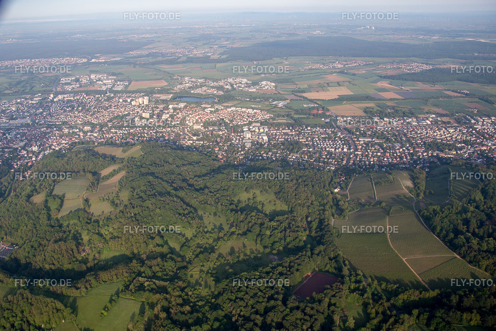 Bensheim, Auerbach von Osten | Luftbild: Bensheim, Auerbach von Osten im Ortsteil Auerbach in Bensheim im Bundesland Hessen in Deutschland. Foto: IMG_088690.jpg vom 20.05.2016 durch Werner Riehm/FLY-FOTO.de - Realisiert mit Pictrs.com