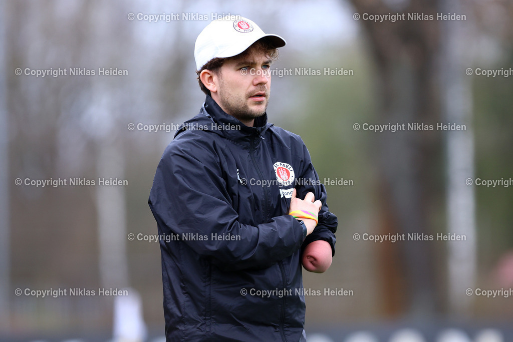 NH_FCStPauliU19_SGDynamoDresdenU19_DFBNachwuchsliga_28032026 | Christian Dobrick (Trainer, FC St. Pauli U19)Fußball I Junioren I U19 DFB-Nachwuchsliga Hauptrunde Liga B, Gruppe B I Saison 2025-2026 I 7. Spieltag I FC St. Pauli U19 - SG Dynamo Dresden U19 I 28.03.2026 I Sportplatz Brummerskamp