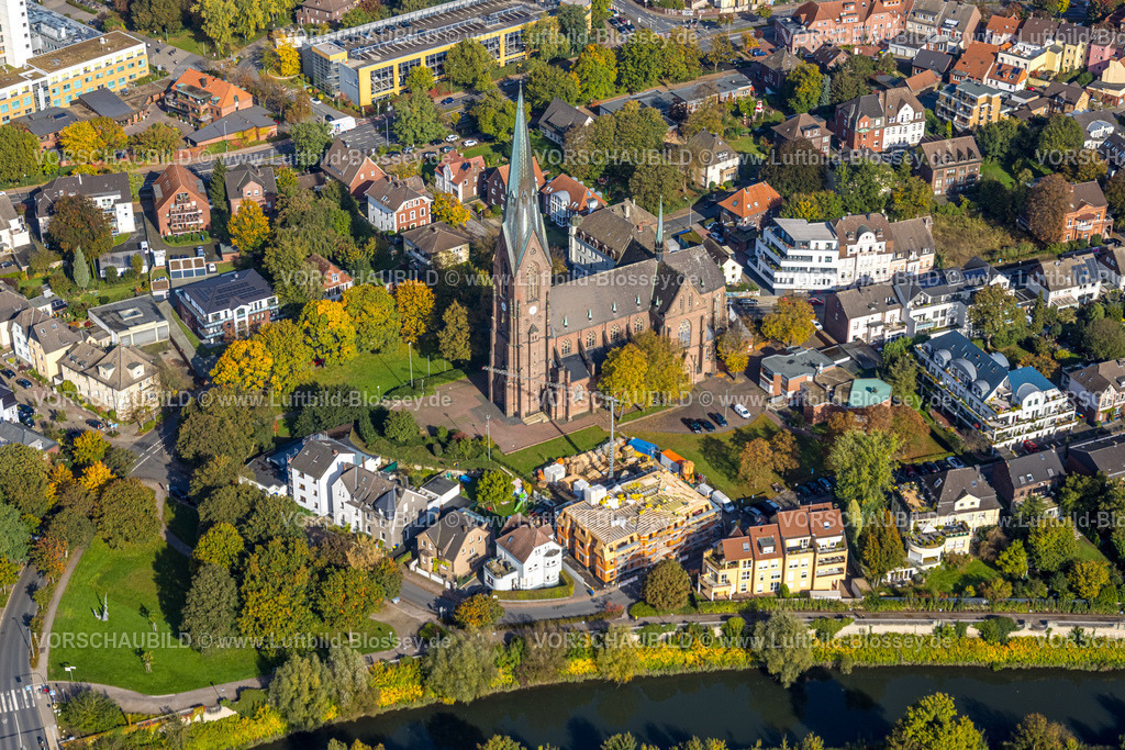 Luenen241012142 | Luftbild, , St. Marienkirche und Kirchplatz, gegenüber Baustelle und Neubau an der Gartenstraße, Lünen, Ruhrgebiet, Nordrhein-Westfalen, Deutschland