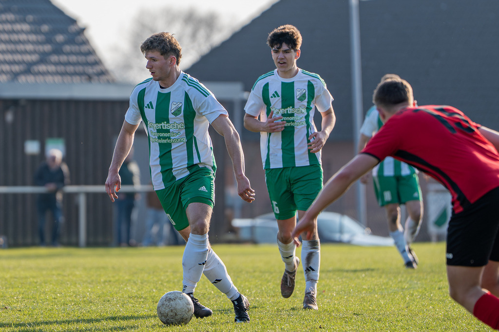 Fußball I Herren I Saison 2025-2026 I Bezirksliga Weser-Ems 4 I 24. Spieltag I TuS Lutten - TuS Frisia Goldenstedt I 13793 | jns.sportfotos - Realisiert mit Pictrs.com