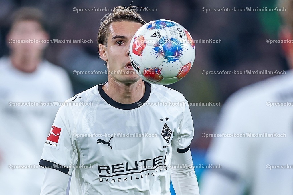 BMG05102502164 | 05.10.2025, Fußball, Borussia Mönchengladbach - SC Freiburg, 1. Fußball Bundesliga, Borussia-Park, Saison 2025 2026: Florian Neuhaus (Borussia Mönchengladbach #10) DFB regulations prohibit any use of photographs as image sequences and or quasi-video.