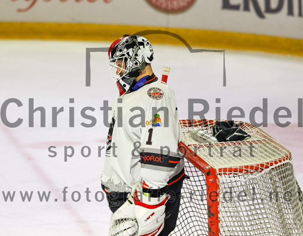 2022-09-30_044_TSV_Erding_gegen_EV_Dingolfing | Erding, Deutschland, 30.09.2022:
Eishockey, Bayernliga 2022 / 2023, Testspiel, TSV Erding gegen EV Dingolfing, Endergebnis: 3:4

Torwart Dennis Jedrus (EV Dingolfing, #1)

Foto: Christian Riedel / fotografie-riedel.net