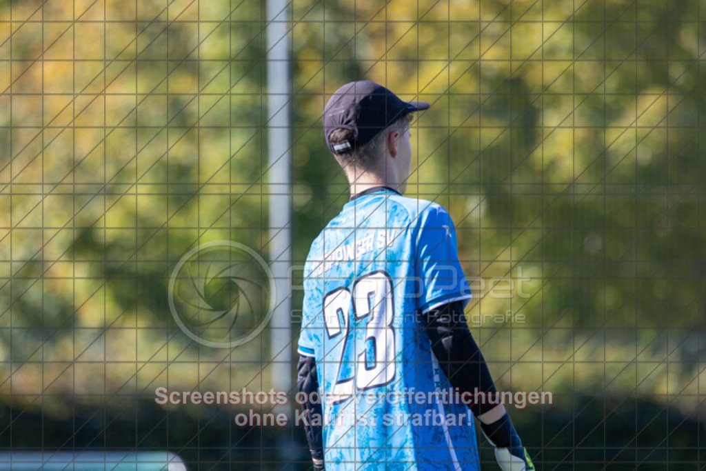 20250920_154552_0204 | #,1.Göppinger SV (rot) vs. FC Esslingen II (grün), Fussball, C-Junioren Leistungsstaffel Mitte - wfv 2025/2026, Kunstrasenplatz Nord, Hohenstaufenstr. 116, 73033 Göppingen, 20.09.2025 - 15:30 Uhr,Foto: PhotoPeet-Sportfotografie/Peter Harich