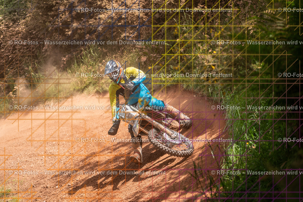 Wolfshausen 5 Lauf -324 | Sportfotografie von RO-Fotos: Motorsport, Motocross, Enduro, Laufveranstaltungen und Triathlon. Professionelle Fotos von Sportlern und Events. - Realisiert mit Pictrs.com