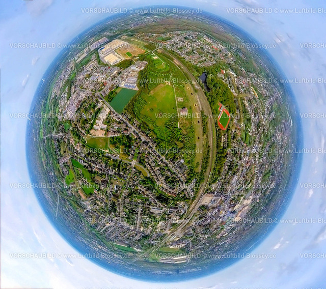 Oberhausen240490104ZecheSterkrade | Luftbild, Zeche Sterkrade Zechengelände und historisches Zechenfördergerüst Schacht 1, Bahngleise und Güterzug, Volkspark Sterkrade mit Fußballstadion und LeichtathletikStadion Sterkrade des FC Sterkrade 72 e.V., oben das Gewerbegebiet mit Edeka Rhein-Ruhr Zentrallager, Schwarze Heide, Oberhausen, Rheinland, Ruhrgebiet, Nordrhein-Westfalen, Deutschland