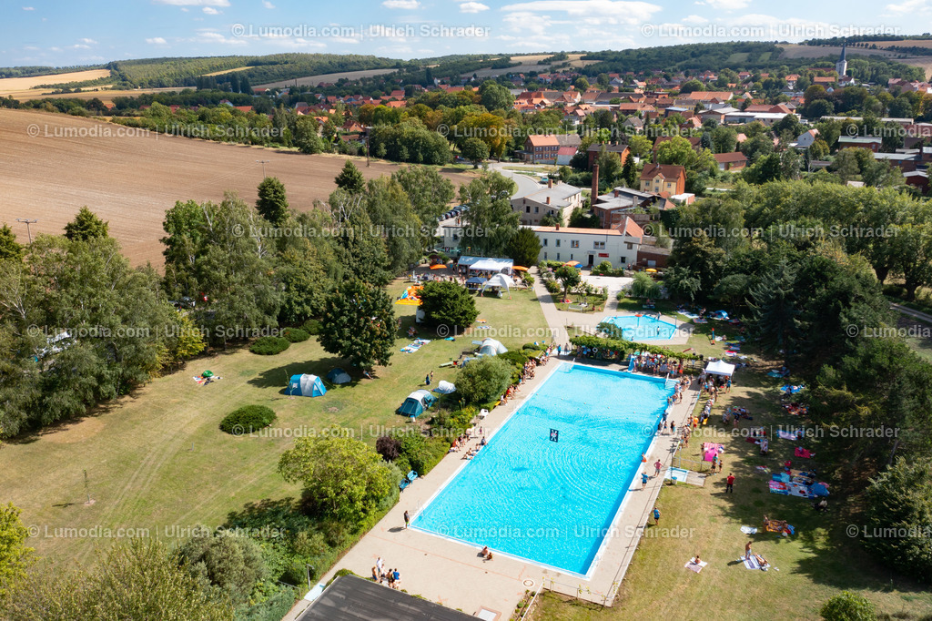 10049-51399 - Freibad Eilenstedt am Huy | Stockfoto und Bilderpool mit Bildmaterial aus Deutschland, dem Harz, Halberstadt, Quedlinburg, Wernigerode und weltweit. Qualitativ hochwertige und professionelle Fotos anschauen und kaufen. - Realisiert mit Pictrs.com