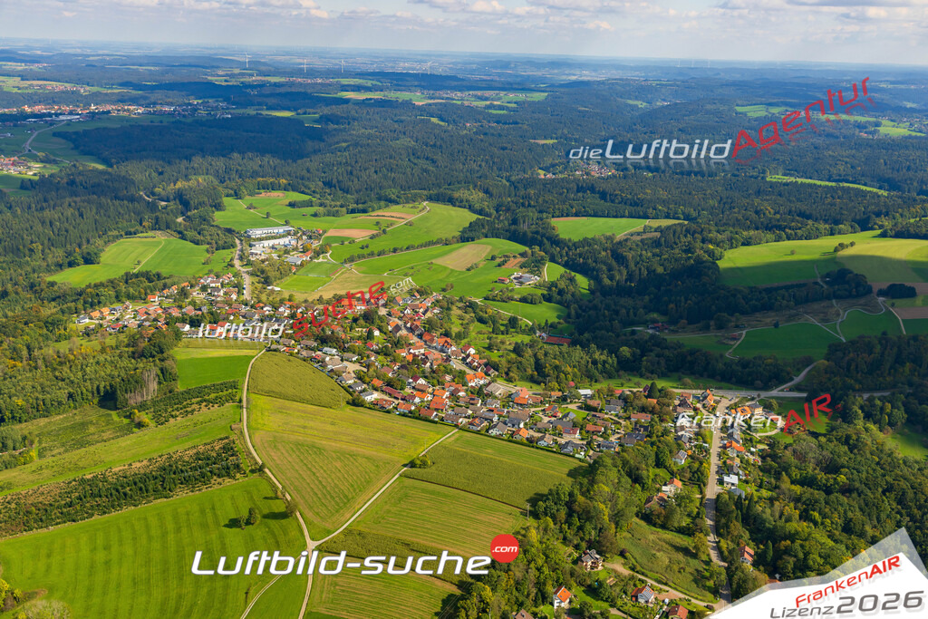 Luftaufnahme der Stadt Großerlach - Die Luftaufnahme wurde 2025 vom UL-Flugzeug heraus erstellt ( keine Drohne ) - Hochauflösende Luftaufnahme - für professionelle Ausdrucke geeignet. Die Geschenkidee !Mit Lizenz und Bildrechte bestellbar
