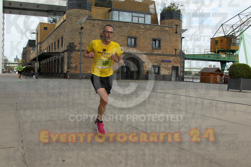 250920_1320_EV4_5242 | Sportfotografie im Rhein-Sieg Kreis, Köln, Bonn, NRW, Rheinland Pfalz, Hessen, etc. Unser Tätigkeitsfeld umfasst den Laufsport vom Volkslauf über den Marathon, Duathlon, Triathon bis zum Ultralauf wie Kölnpfad Ultra oder Schindertrail.