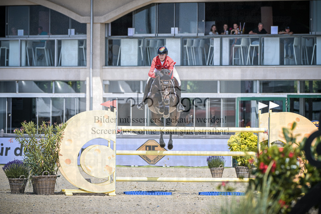 DOS_5738 | Entdecke hochwertige Reitturnierfotos von Foto Oger. Professionell, emotional und authentisch – jetzt Lieblingsmomente im Shop bestellen.Deutschlandweite Turnierfotografie. - Realisiert mit Pictrs.com