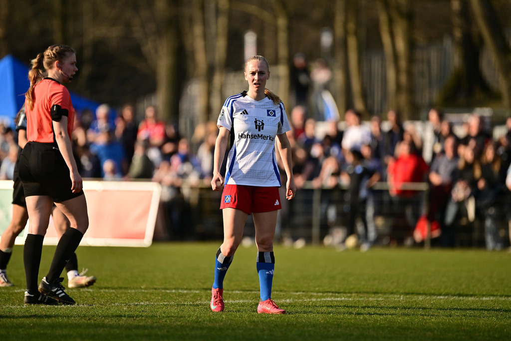 Fußball I Frauen I Saison 2024-2025 I 2. Bundesliga I 17. Spieltag I Hamburger SV - FC Bayern München II | Der Sportfotograf. - Realisiert mit Pictrs.com