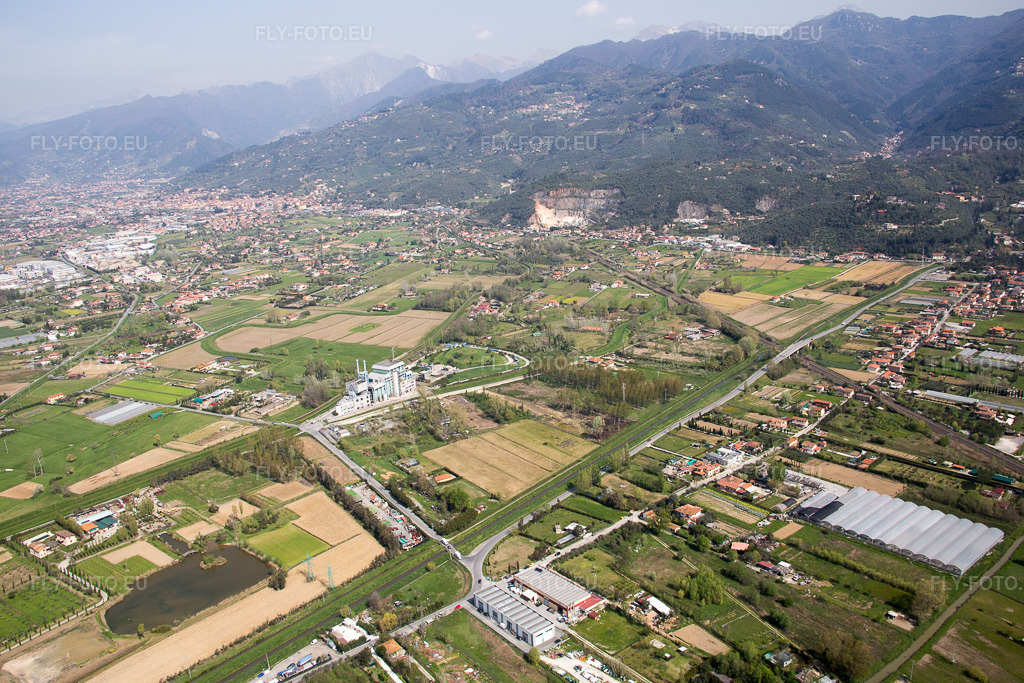 Vue aérienne: Camioire à Camaiore dans le département Toscane, Italie – .Photo: IMG_087210.jpg prise le 04/04/2016 par Werner Riehm/FLY-FOTO.eu – Résolution de l'original: 5472 x 3648 px