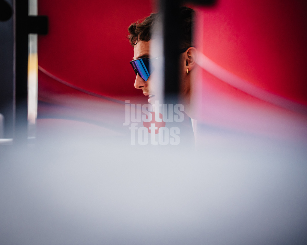 Beachvolleyball | Männer | Allianz German Beach Tour 2025 | Tourstop Berlin | 23.08.2025 | Hennes Nissen auf der Spielerbank