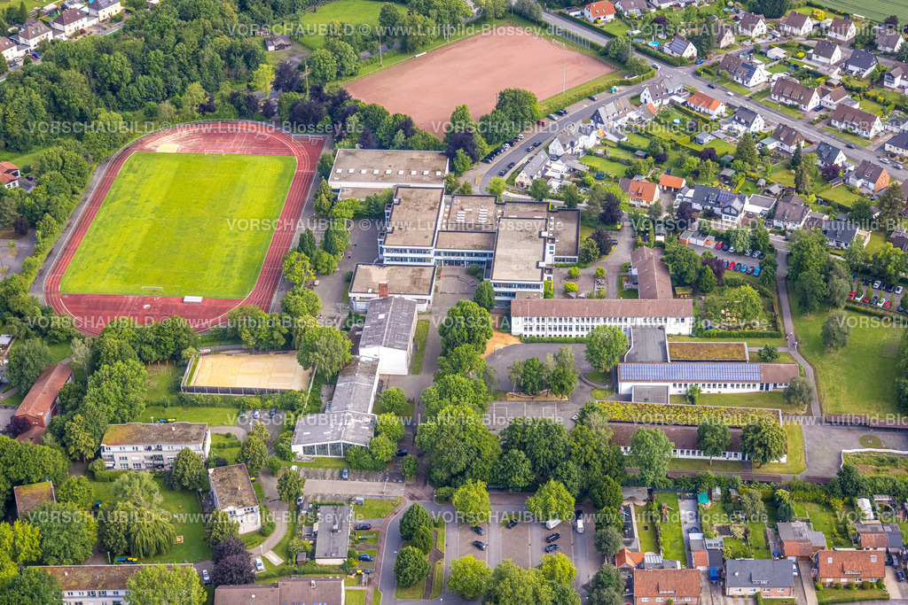 Boenen220601984 | Luftbild, Marie-Curie-Gymnasium und Humboldt-Realschule, Sportplatz im Schulzentrum, Bönen, Ruhrgebiet, Nordrhein-Westfalen, Deutschland