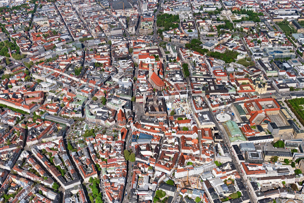 dr__0062998.jpg | MüNCHEN 29.04.2025 Stadtzentrum im Innenstadtbereich im Ortsteil Altstadt in München im Bundesland Bayern, Deutschland. // The city center in the downtown area in the district Altstadt in Munich in the state Bavaria, Germany. Foto: Daniel Reiter