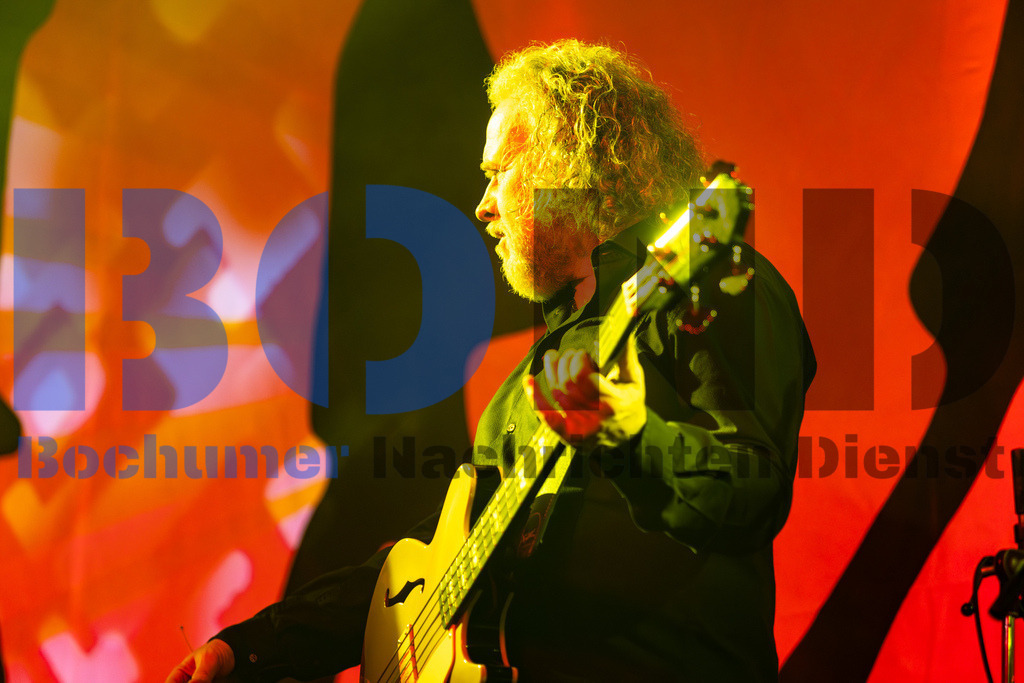 SES_GBAZEC20241227-73 | bond - Realisiert mit Pictrs.com