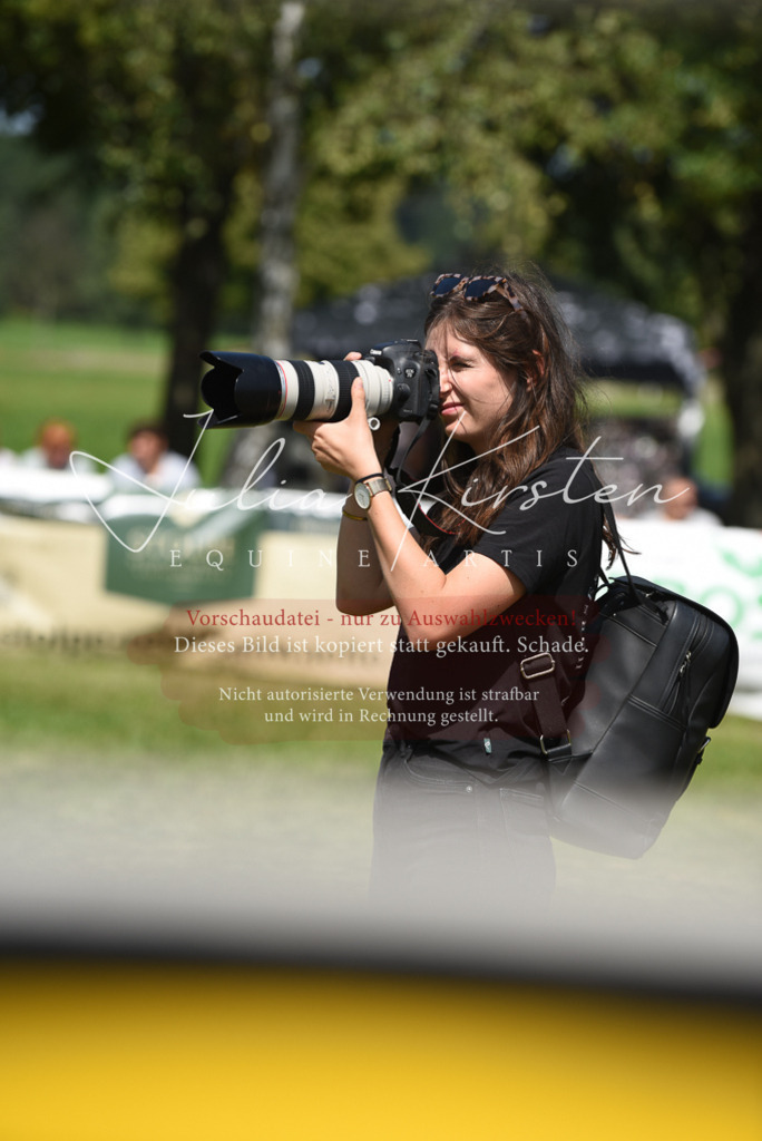 DSC_0108 | Pferde- und Turnierfotografie in Westsachsen. Pferdeportraits, Auftragszeichnungen und intuitive Kunst.