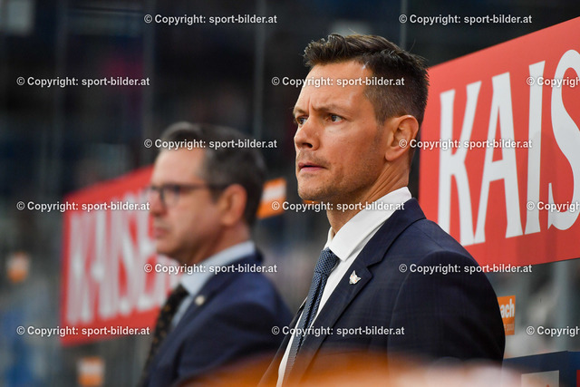 AUT, ICE, Black Wings Linz (AUT) vs Fehervar AV 19 (HUN) | 18.11.2022, Eishalle Linz, AUT, ICE Eishockey Liga, Black Wings Linz (AUT) vs Fehervar AV 19 (HUN), im Bild Philipp Lukas, Head Coach EHC Black Wings Linz (BWL)


// ICE win2day Hockey League Match between Black Wings Linz (AUT) vs Fehervar AV 19 (HUN) in Linz, Austria on 2022/11/18