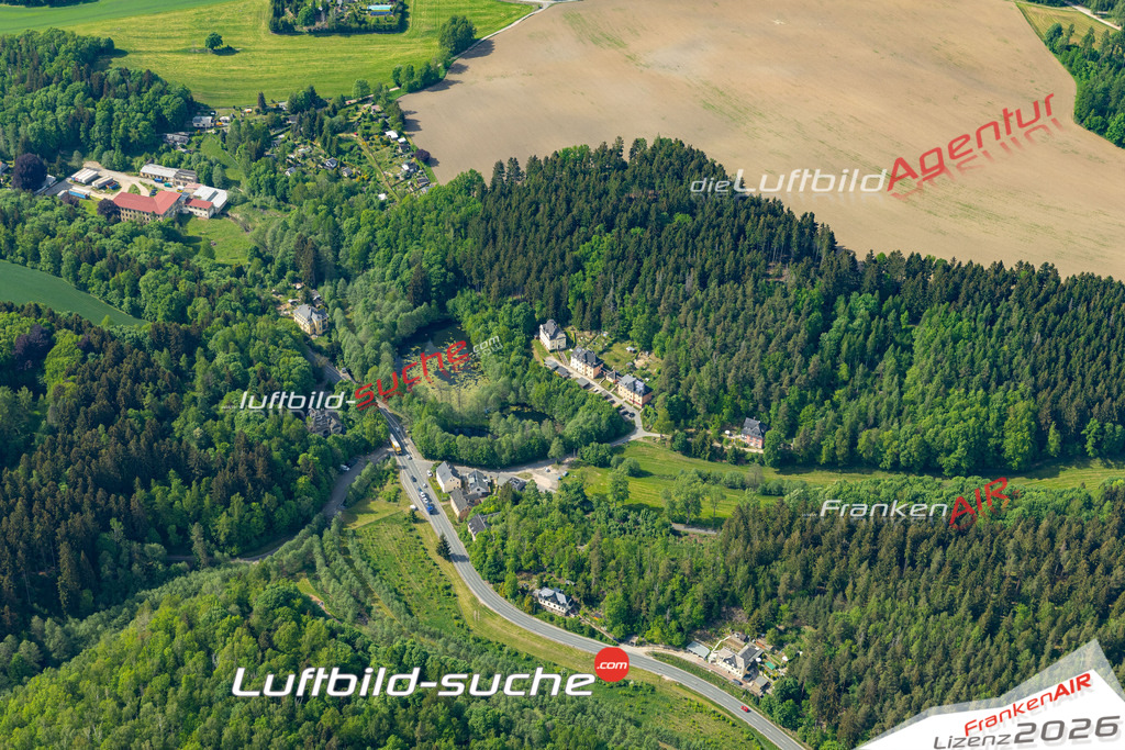 Das Luftbild der Stadt Rodewisch wurde 2022 vom Flugzeug heraus erstellt (keine Drohnen-Aufnahmen) Aufnahmehöhe ca.450 Meter- hohe Bildauflösung und Druck-Qualität. Garantiert!