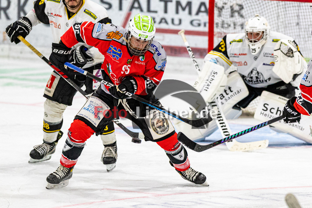 Testspiel TSV Peißenberg Miners vs EA Schongau Mammuts | Eishockey Bayernliga Vorbereitung 2023/2024, Testspiel TSV Peißenberg Miners vs EA Schongau Mammuts
Abfälscher Versuch von Moritz Birkner (Miners 95),
2023-09-22 in Peißenberg (Eisstadion)
95 Moritz Birkner (Miners 95), 98 Philipp Keil (Mammuts 98), 25 Daniel Blankenburg (Mammuts Goali 25)
Copyright: FotoLindner