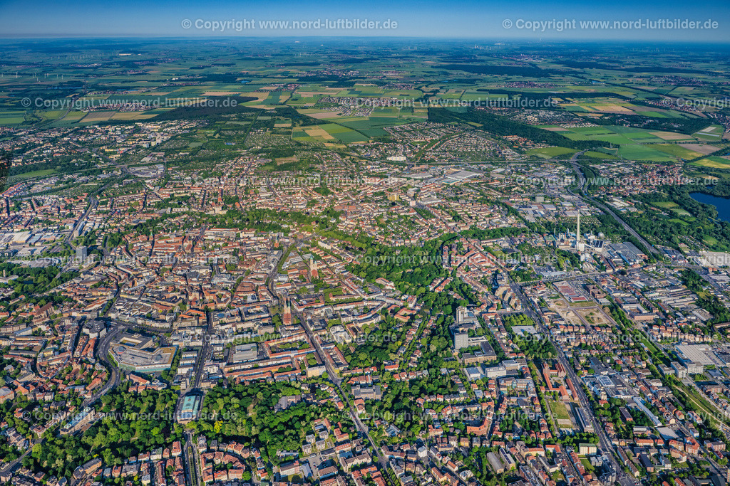 Braunschweig_Innenstadt_ELS_3879050623 | BRAUNSCHWEIG 05.06.2023 Altstadtbereich und Innenstadtzentrum in Braunschweig im Bundesland Niedersachsen, Deutschland. Weiterführende Informationen bei: Stadt Braunschweig. // Old Town area and city center in Brunswick in the state Lower Saxony, Germany. Further information at: Stadt Braunschweig. Foto: Martin Elsen