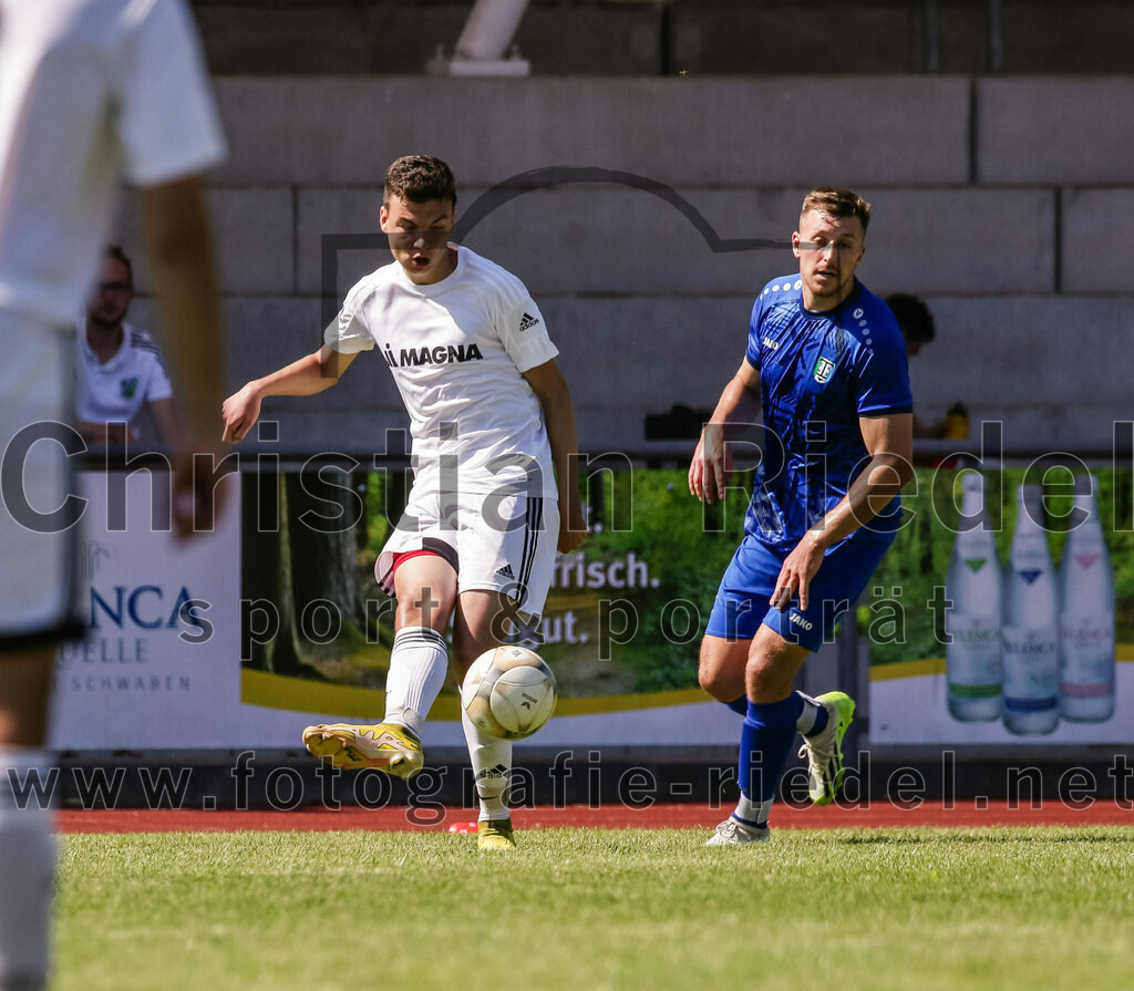 2023-09-02_027_SG_Markt_Schwaben_gegen_TSV_Hohenbrunn | Markt Schwaben, Deutschland, 02.09.2023:
Fußball, Kreisklasse 2023 / 2024, 3. Spieltag, (SG) Markt Schwaben gegen TSV Hohenbrunn, Endergebnis: 2:0

Herman Zhyvotov (SG Markt Schwaben, #17), David Fischer (TSV Hohenbrunn, #7)

Foto: Christian Riedel / fotografie-riedel.net