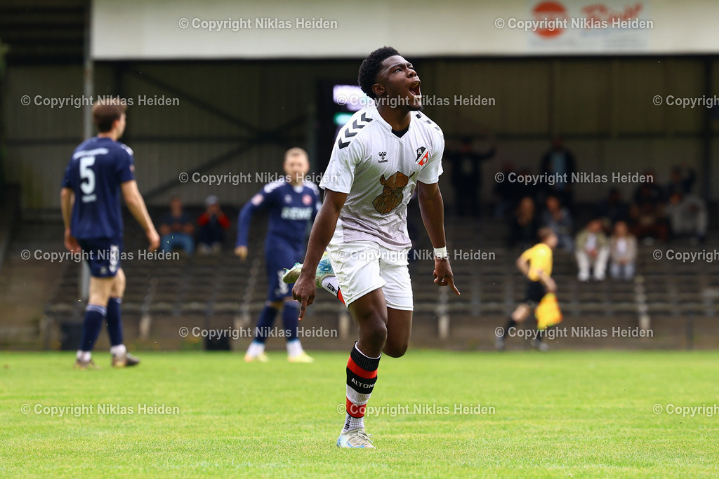 NH_Altona93_FCEintrachtNorderstedt_LottoPokal_03052025 | #14 Ezra Kwajo Ampofo (Altona 93) bejubeltt seinen Treffer zum 2:2.Fußball I Herren I Lotto Pokal I Saison 2024-2025 I Halbfinale I Altona 93 - FC Eintracht Norderstedt I 03.05.2025 I Adolf-Jäger-Kampfbahn