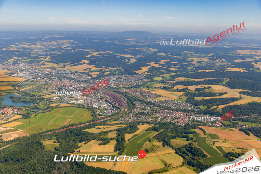 Neue Luftbildaufnahme der Stadt Bebra - Das Luftbild wurde 2025 vom UL-Flugzeug heraus erstellt ( keine Drohnenaufnahme ) - Hochauflösende Luftaufnahme - für Wandbilder und großformatige Ausdrucke geeignet. Das besondere Geschenk!Hier alle&nbsp;Infos zur Lizenzierung der LuftaufnahmeWir fliegen auch dieses Jahr wieder in Ihre Region um Luftbilder zu erstellen.- Luftbild anfragen