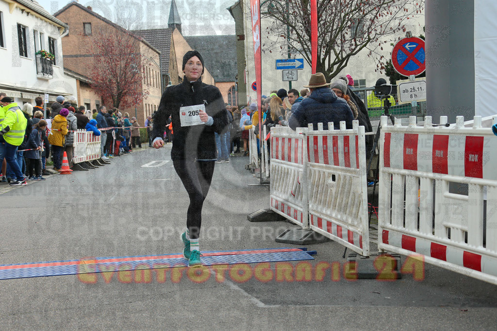 221127_1053_EX1_1145 | Sportfotografie im Rhein-Sieg Kreis, Köln, Bonn, NRW, Rheinland Pfalz, Hessen, etc. Unser Tätigkeitsfeld umfasst den Laufsport vom Volkslauf über den Marathon, Duathlon, Triathon bis zum Ultralauf wie Kölnpfad Ultra oder Schindertrail.
