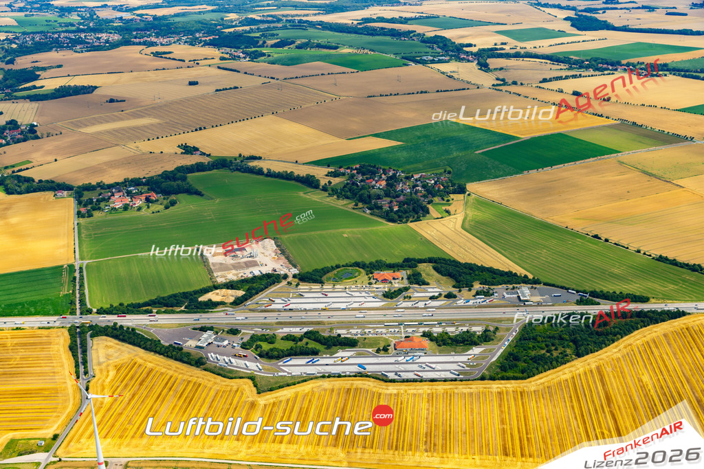 Die Luftaufnahme rastplatz Osterfeld - Teuchern wurde 2022 vom Flugzeug aus (keine Drohne) erstellt. Hohe Auflösung -für große Poster und Wandbilder geeignet - Garantiert!
