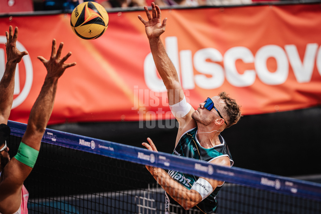 Beachvolleyball | Männer | Allianz German Beach Tour 2025 | Tourstop München | 04.07.2025 | Jonas Sagstetter beim Angriff