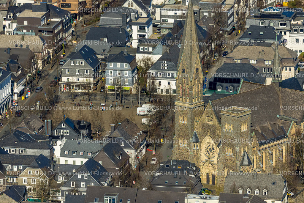 Olpe250307878Mitte | Luftbild, City mit Marktplatz und St. Martinus katholische Kirche, Olpe-Stadt, Olpe, Sauerland, Nordrhein-Westfalen, Deutschland