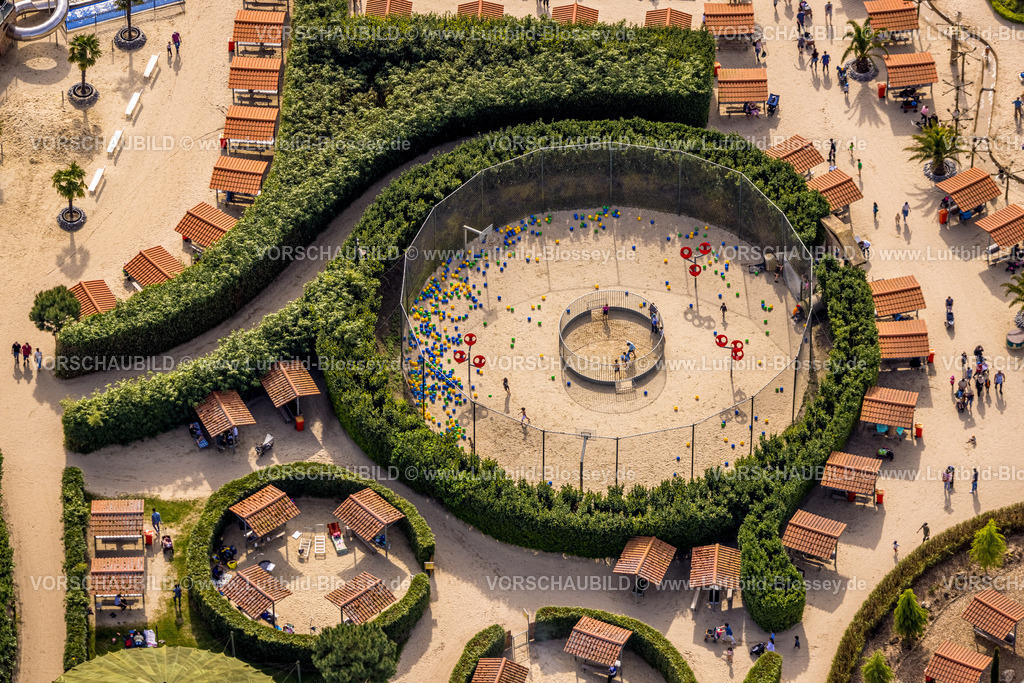 Kevelaer240402845SpielparadiesIrrland | Luftbild, Spielparadies Freizeitpark Irrland, Ballflut-Soccer-Arena im Bereich Irrland Süd, Grünanlage, Twisteden, Kevelaer, Niederrhein, Nordrheon-Westfalen, Deutschland