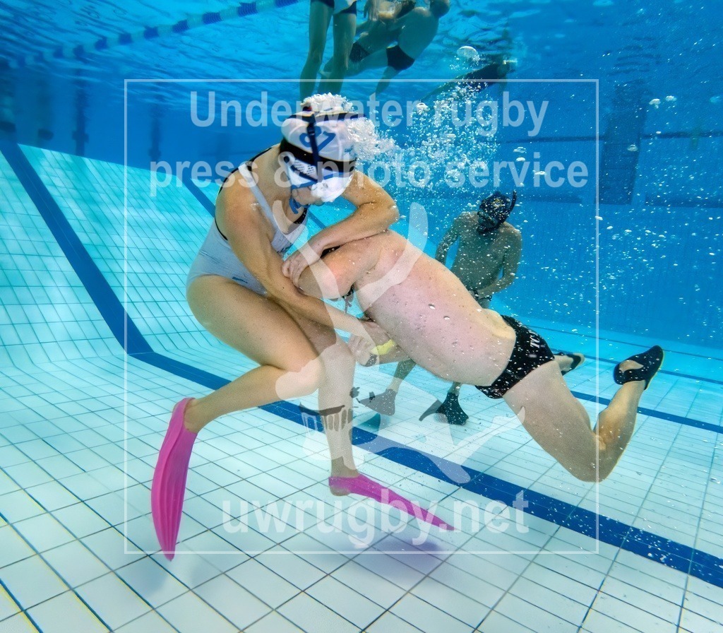 Traingsbilder des Tauchclub Bamberg e.v. im Hallenbad Bamberg | Trainingsimpressionen vom Training am 21. November 2022 im Bambados Bamberg, während des regulären Unterwasserrugby Trainings des Tauchclub Bamberg e.V. - Realisiert mit Pictrs.com