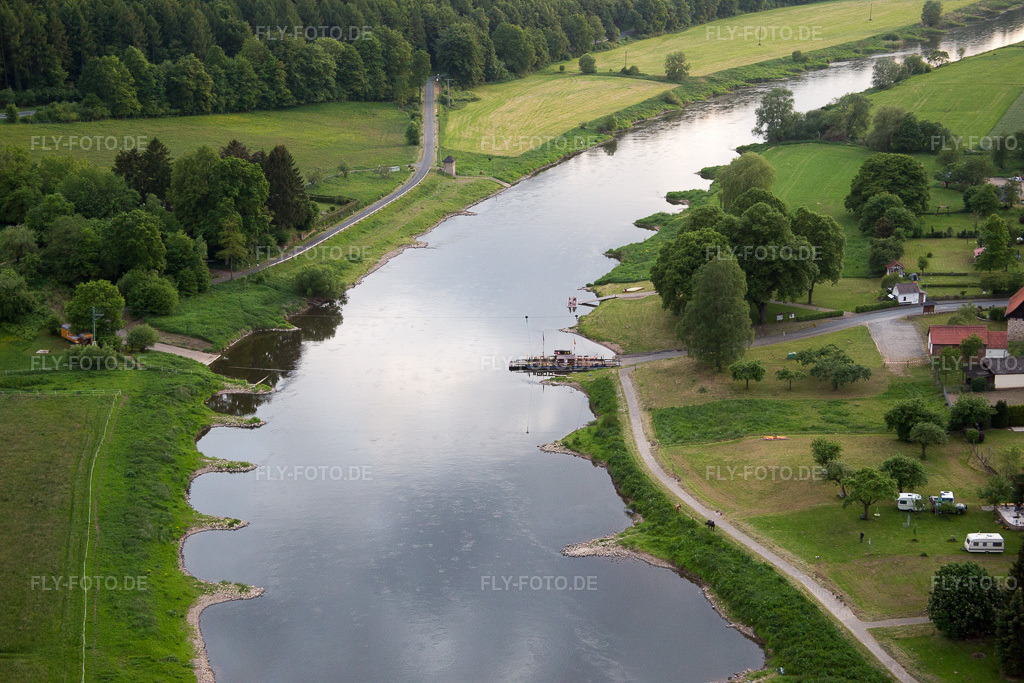 Luftbild: Weserfähre Wahmbeck im Ortsteil Wahmbeck in Bodenfelde im Bundesland Niedersachsen in Deutschland. Foto: IMG_079559.jpg vom 24.05.2015 durch Werner Riehm/FLY-FOTO.deWWW.BODENFELDE.DE