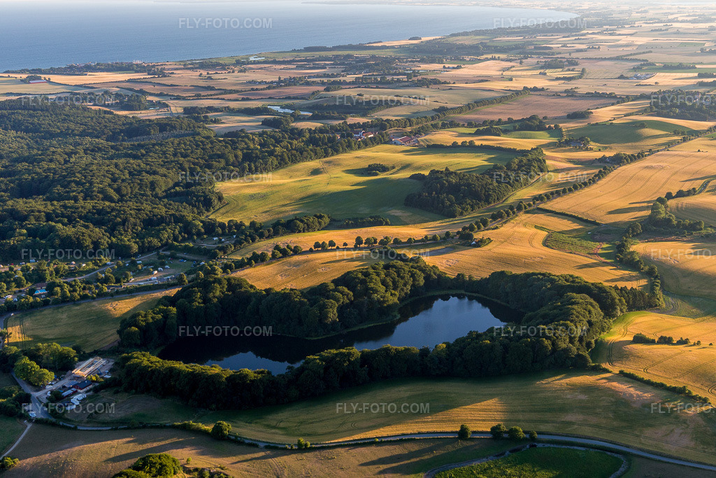 Aerial view: (DK), Møns Klint Resort and Camping in Borre in the state Zealand, Denmark. – Photo: IMG_108685.jpg taken on 07/04/2018 by Werner Riehm/FLY-FOTO.com – Resolution of the original: 5472 x 3648 px