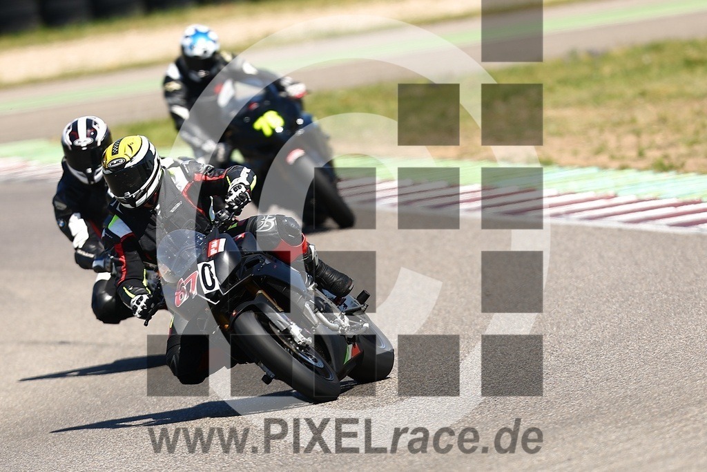 0670-20260426_02437 | Schöne Erinnerungen an spannende Momente - das festzuhalten ist unser Job. PIXELrace.de ist seit 2003 auf den Rennstrecken Europas unterwegs um die Action draußen beim Fahren und die wunderbare Stimmung imm Fahrerlager für euch einzufangen.