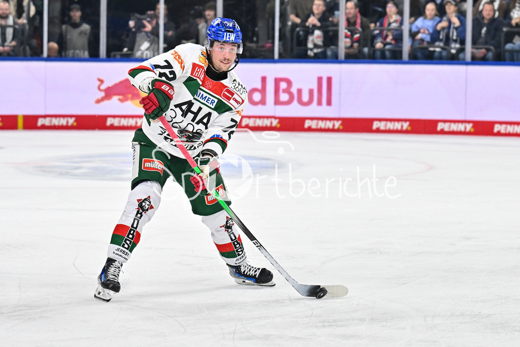 EHC RB München - Augsburger Panther | am Puck Riley McCOURT (Augsburger Panther #72) / freisteller / Einzelfoto / DEL: EHC RB Muenchen - Augsburger Panther, SAP Garden am 23.11.2024