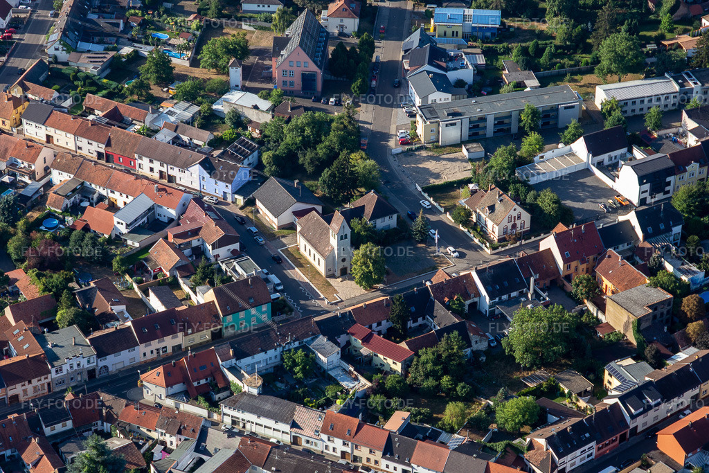 Luftbild: Evangelische Kirchengemeinde Philippsburg in Philippsburg im Bundesland Baden-Württemberg in Deutschland. Foto: IMG_134004.jpg vom 21.08.2022 durch Werner Riehm/FLY-FOTO.deEVKI-PH.DE