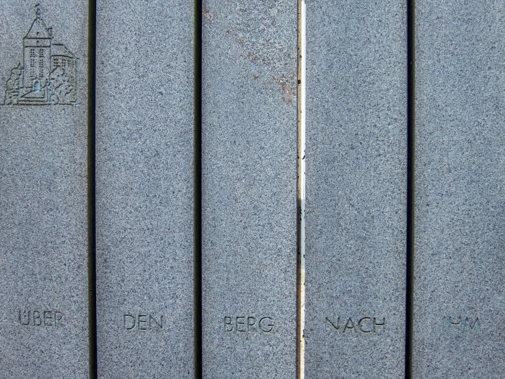 03HannsDieterHuesch_Denkmal_LS_01 | Bildergalerie von Sport-Ereignissen aber auch von weiteren spannenden Dingen - nicht nur vom Niederrhein. In Anlehnung an den bekannten Spruch von Hanns Dieter Hüsch heißt das Motto: "Niederrhein ist überall".  - Realisiert mit Pictrs.com